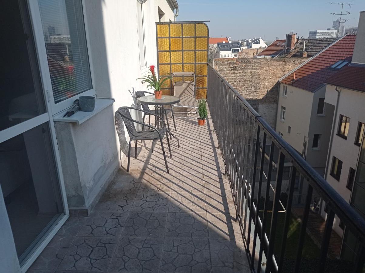 Апартаменты Amazing Flat In Old Town With Large Balcony Братислава Экстерьер фото